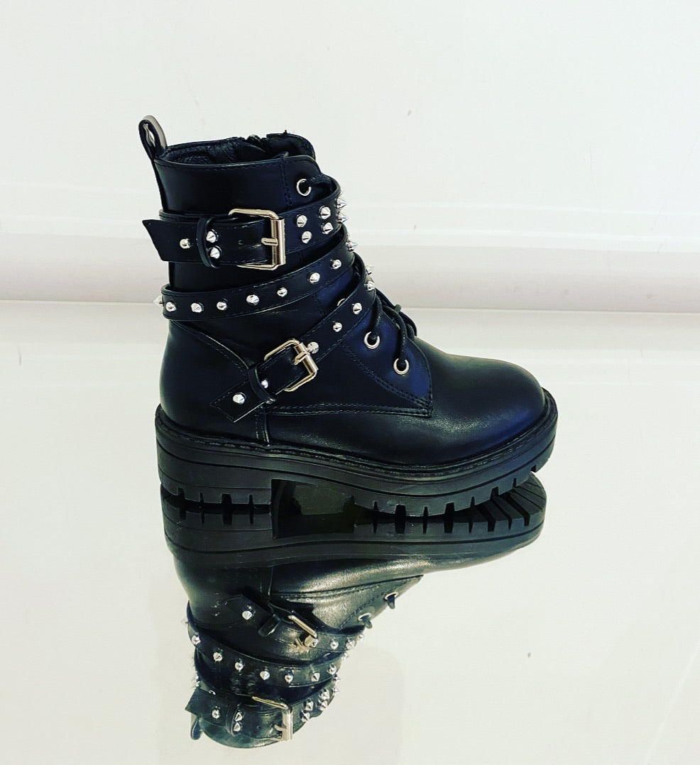 Black Brinley Boots